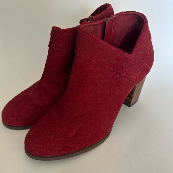 Koolaburra Shoes - Koolaburra by UGG Amalea Suede Leather Ankle Bootie Amphora Red Women's Sz 8.5